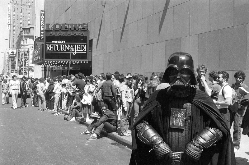 Illustration for article titled A Brief Visual History of People Waiting in Line for Star Wars